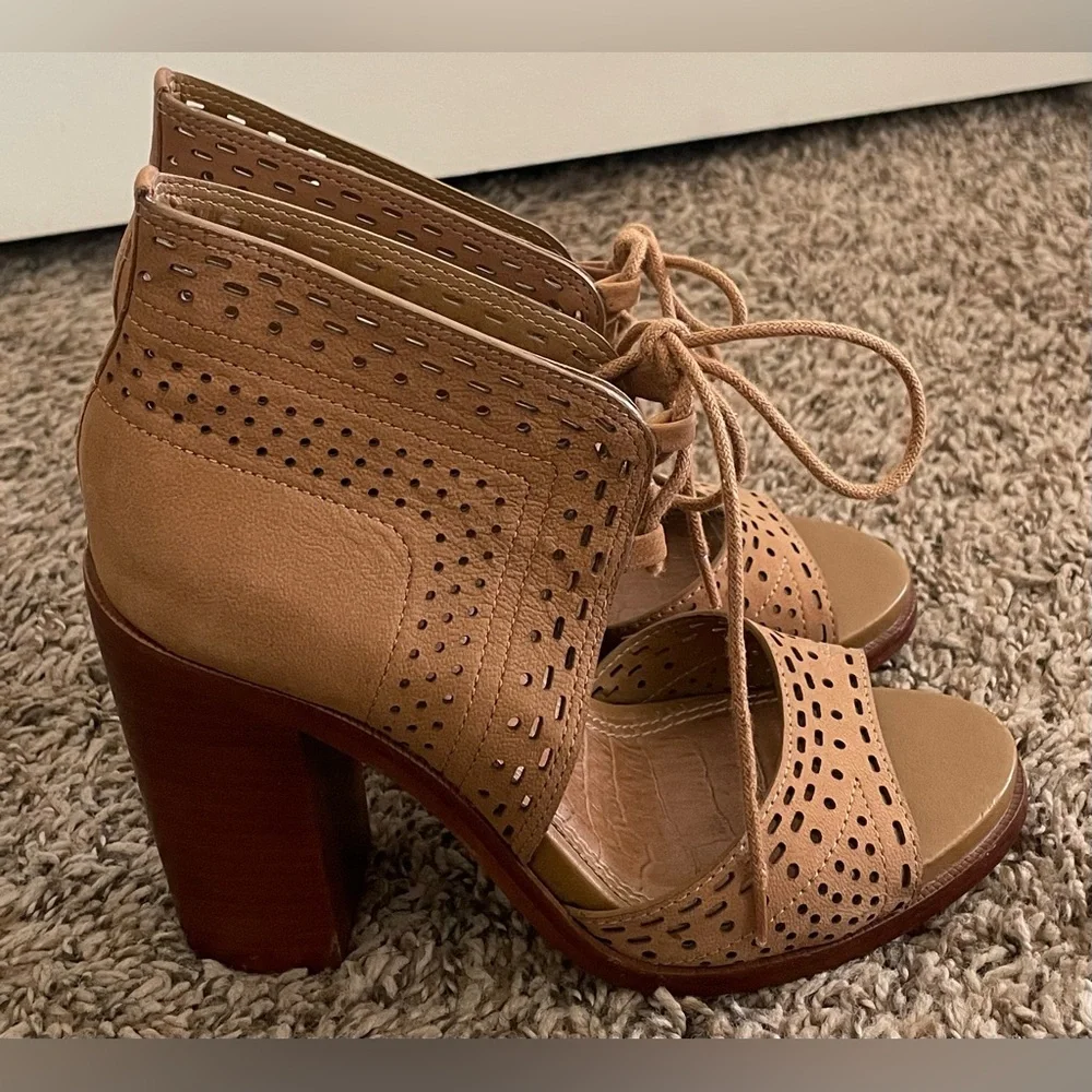 Gianni Bini Stylish Tan Women's Shoes - Picture 3 of 6